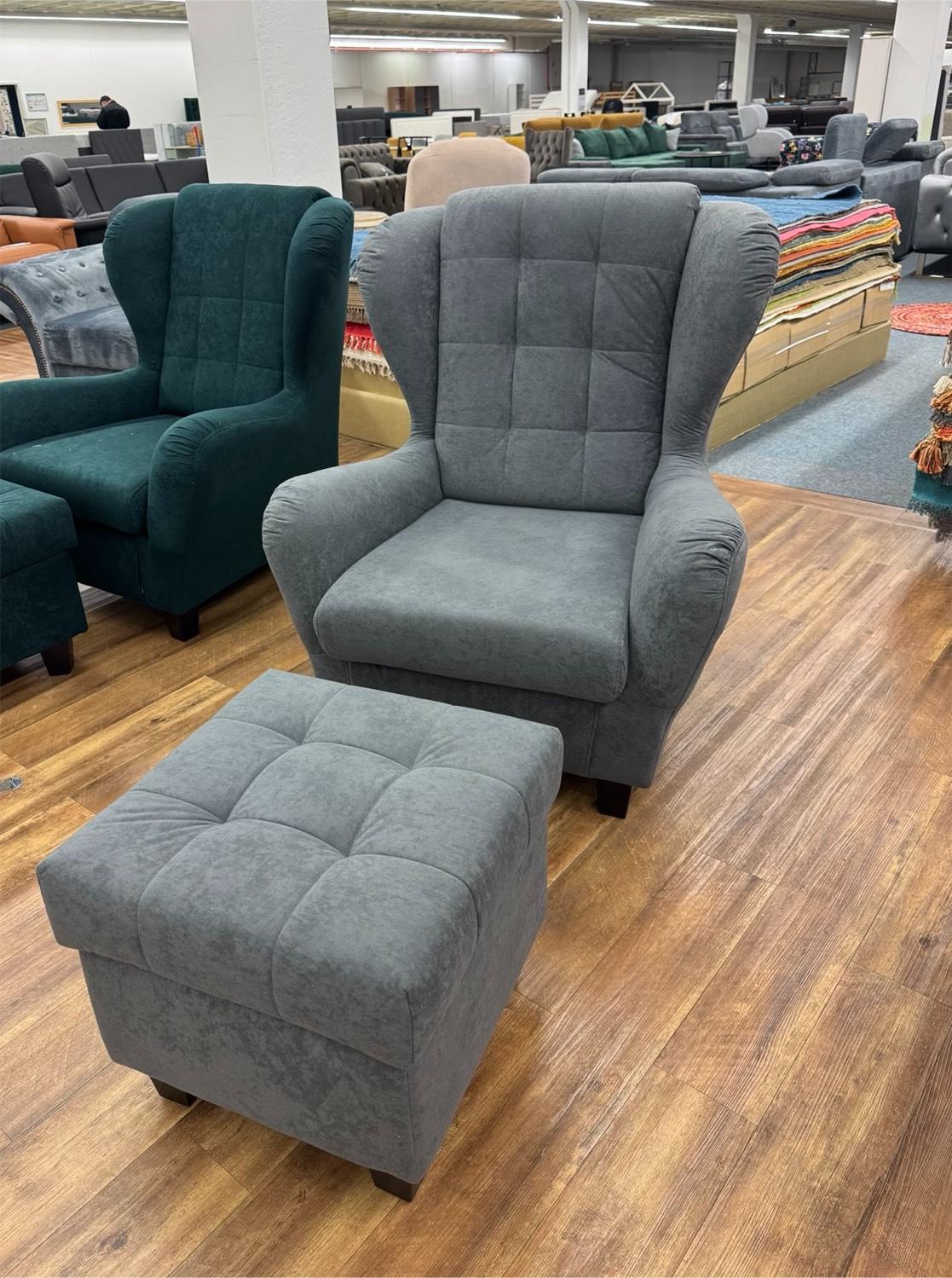 Eleganter Ohrensessel mit Hocker in Grau - Bild 2