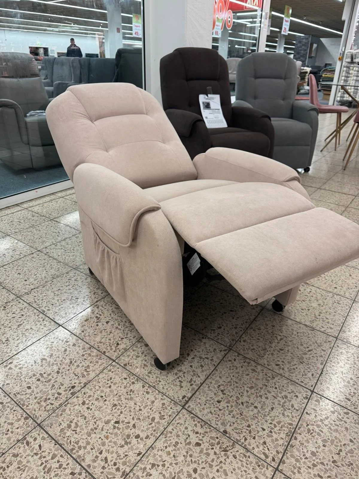 Beiger Relaxsessel mit Seitentasche - Bild 3