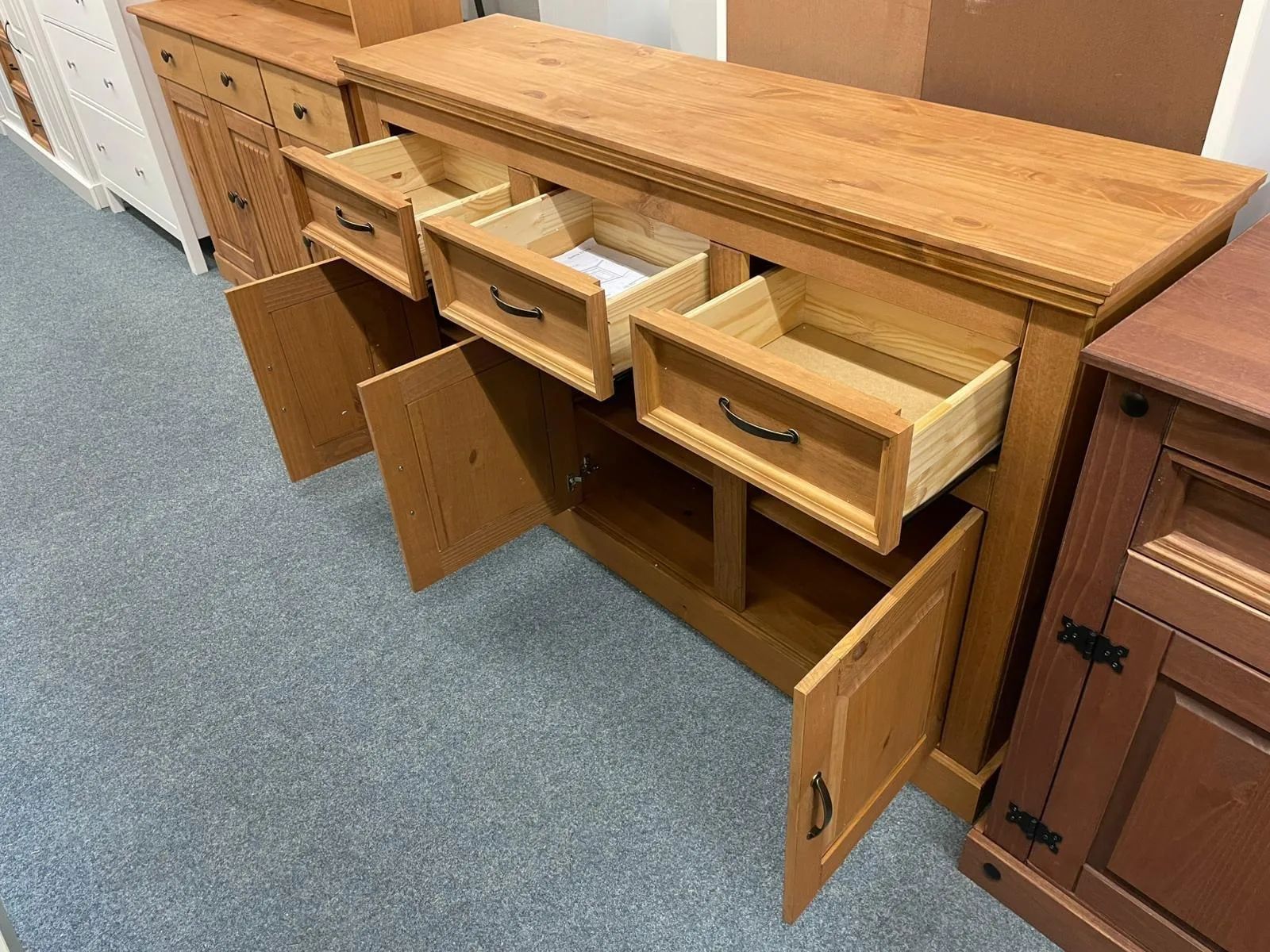 Elegantes Kiefer-Massivholz Sideboard - Bild 2