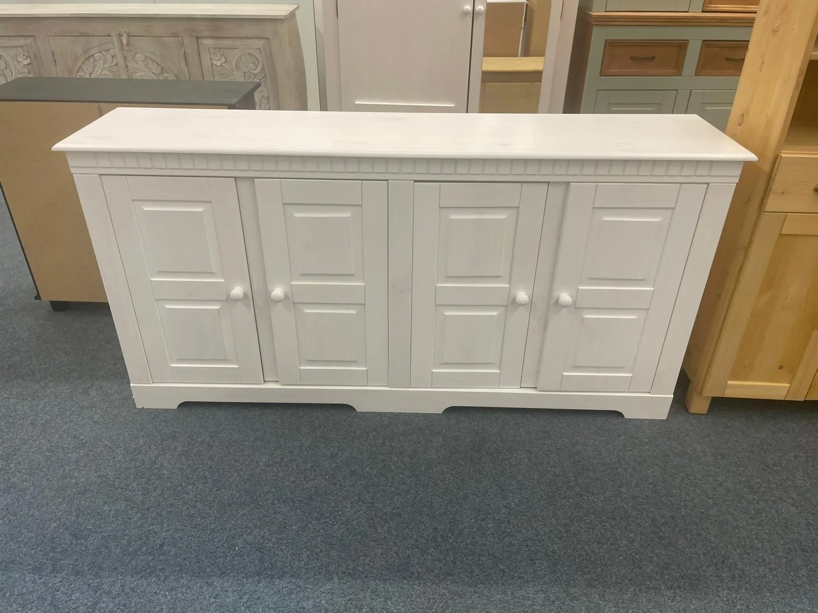 Elegante Kiefer Kommode mit 4 Türen