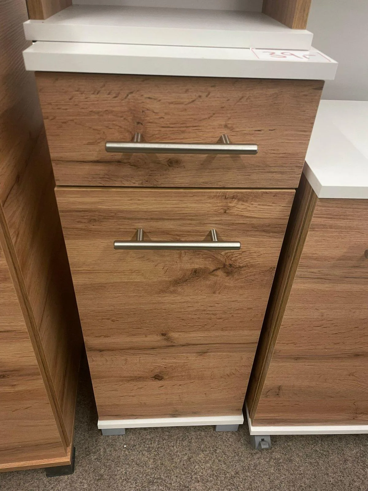 Eleganter Badezimmerunterschrank in Weiß