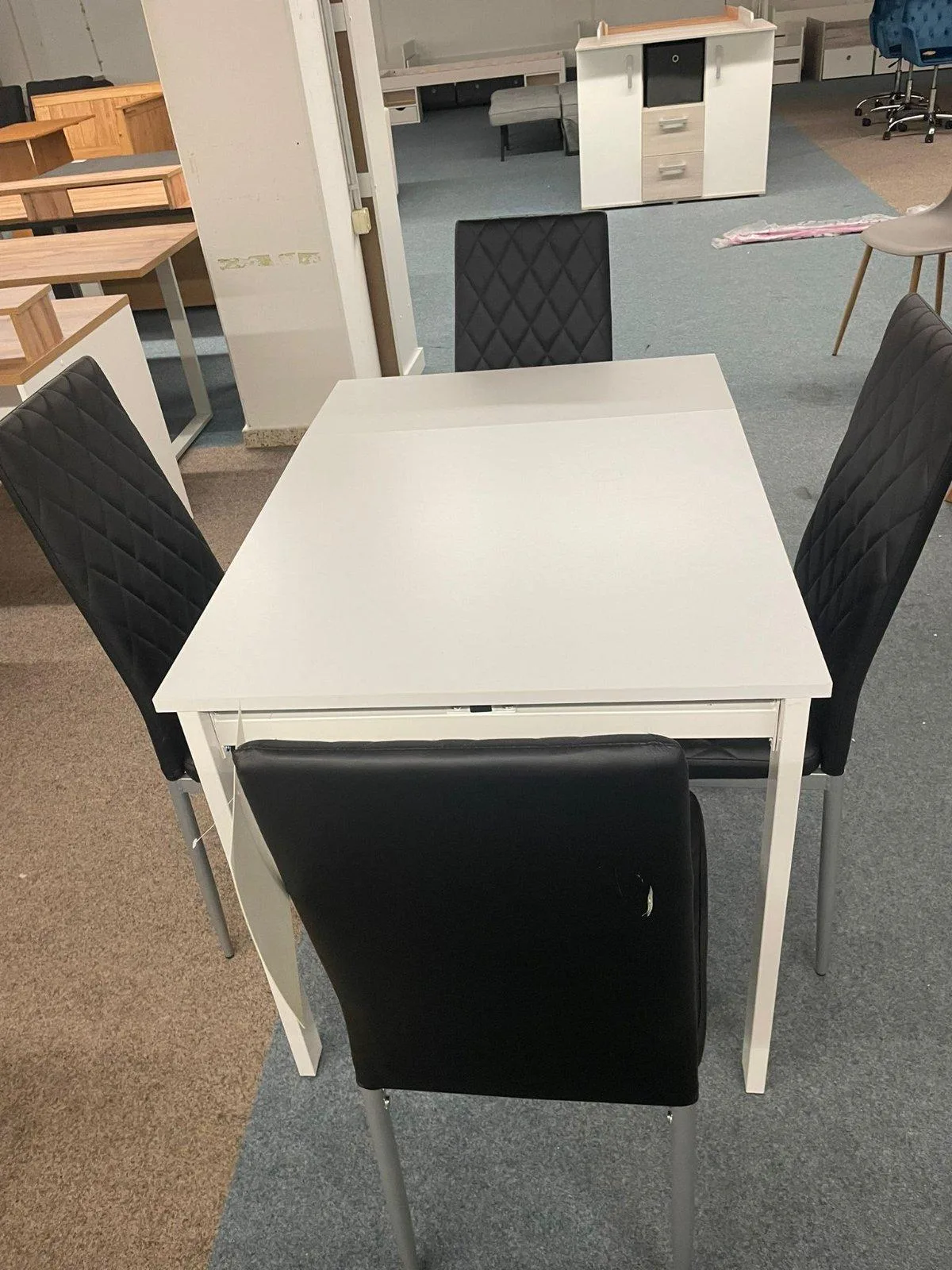 Eleganter Esstisch mit 4 Stühlen - Nur 199€! - Bild 2