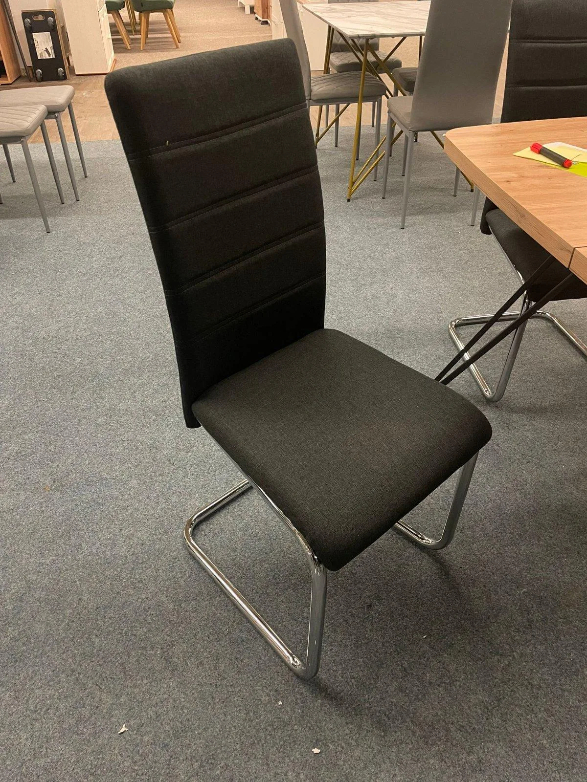 Elegante Essgruppe Holz mit 4 Stühlen - Bild 3