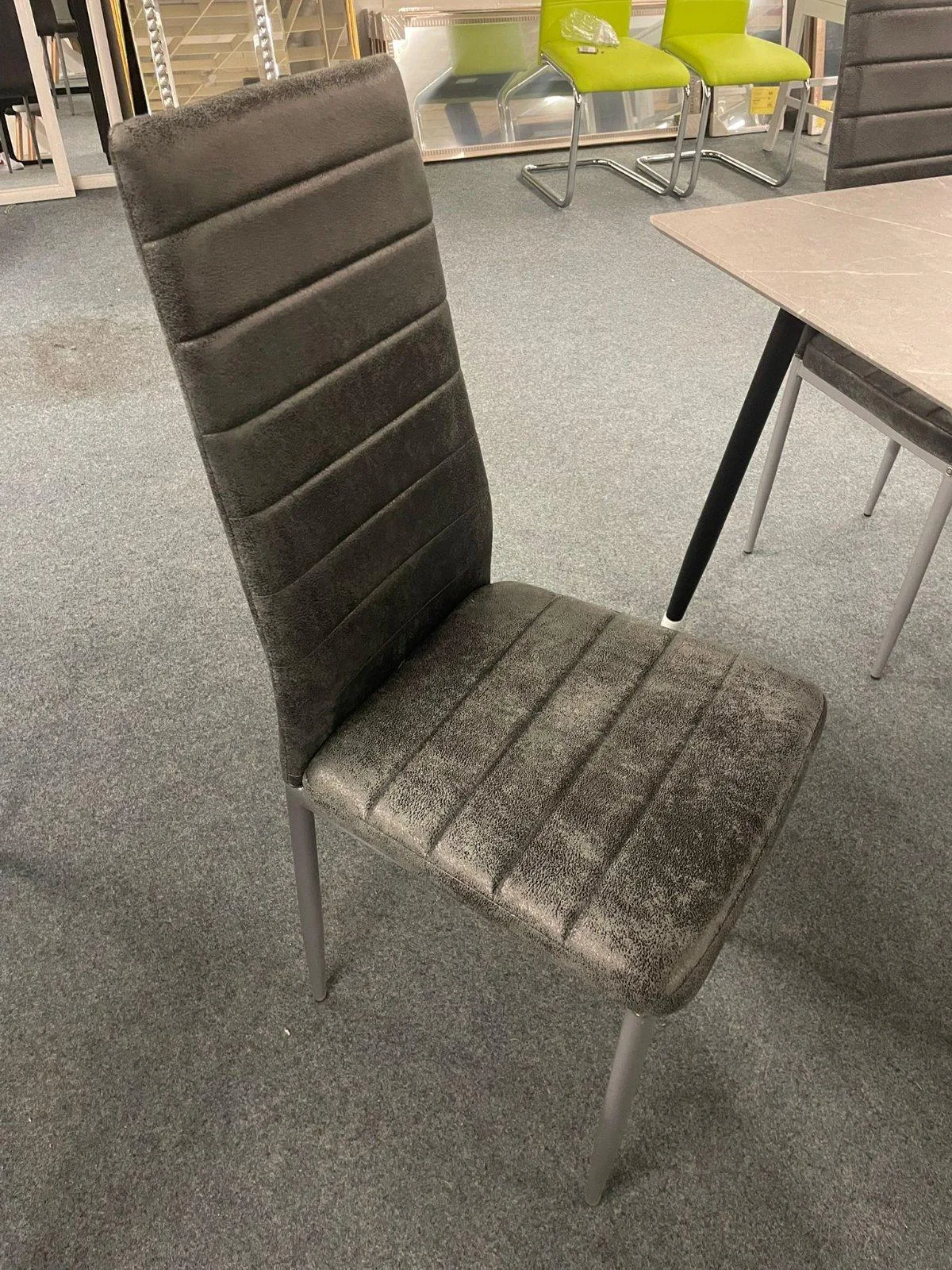 Eleganter Esstisch mit 6 Stühlen in Grau - Bild 3