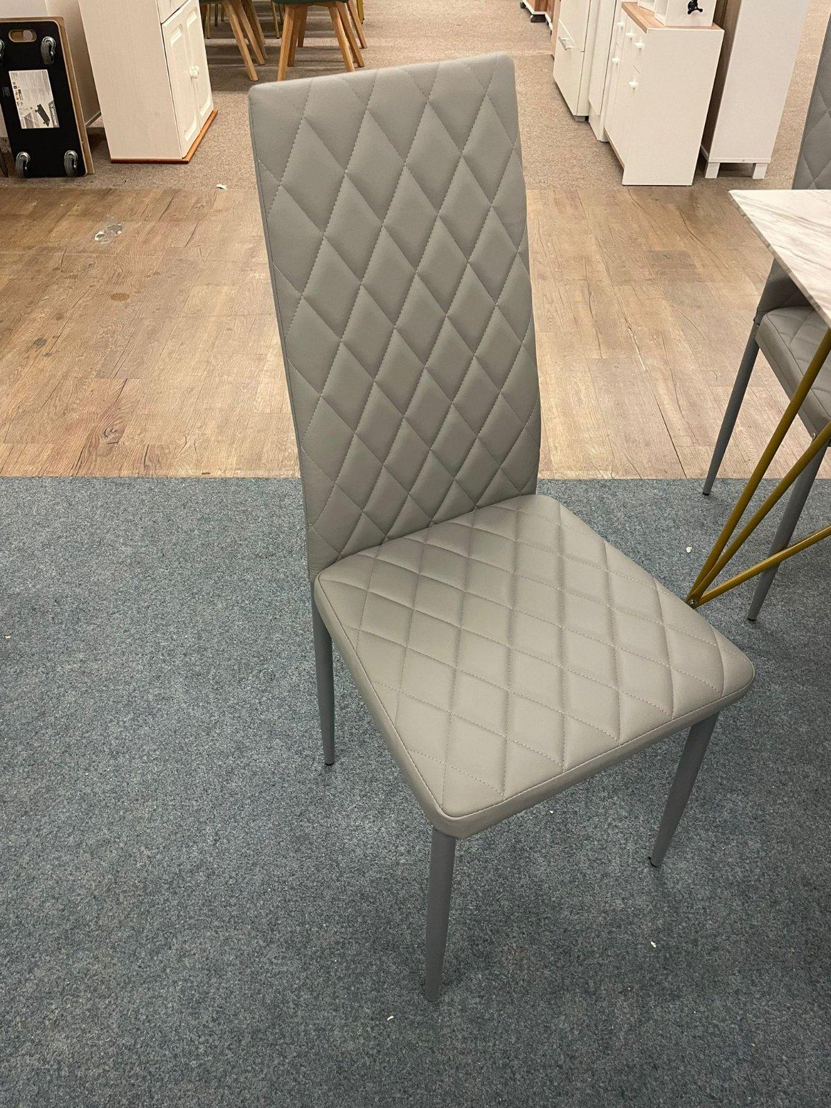 Eleganter Esstisch mit 4 Stühlen - Bild 3