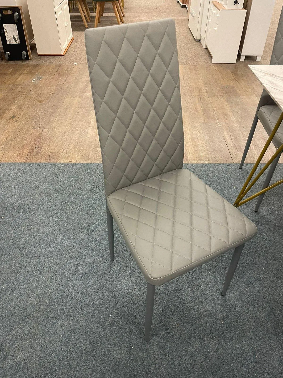 Eleganter Esstisch mit 4 Stühlen - Bild 3