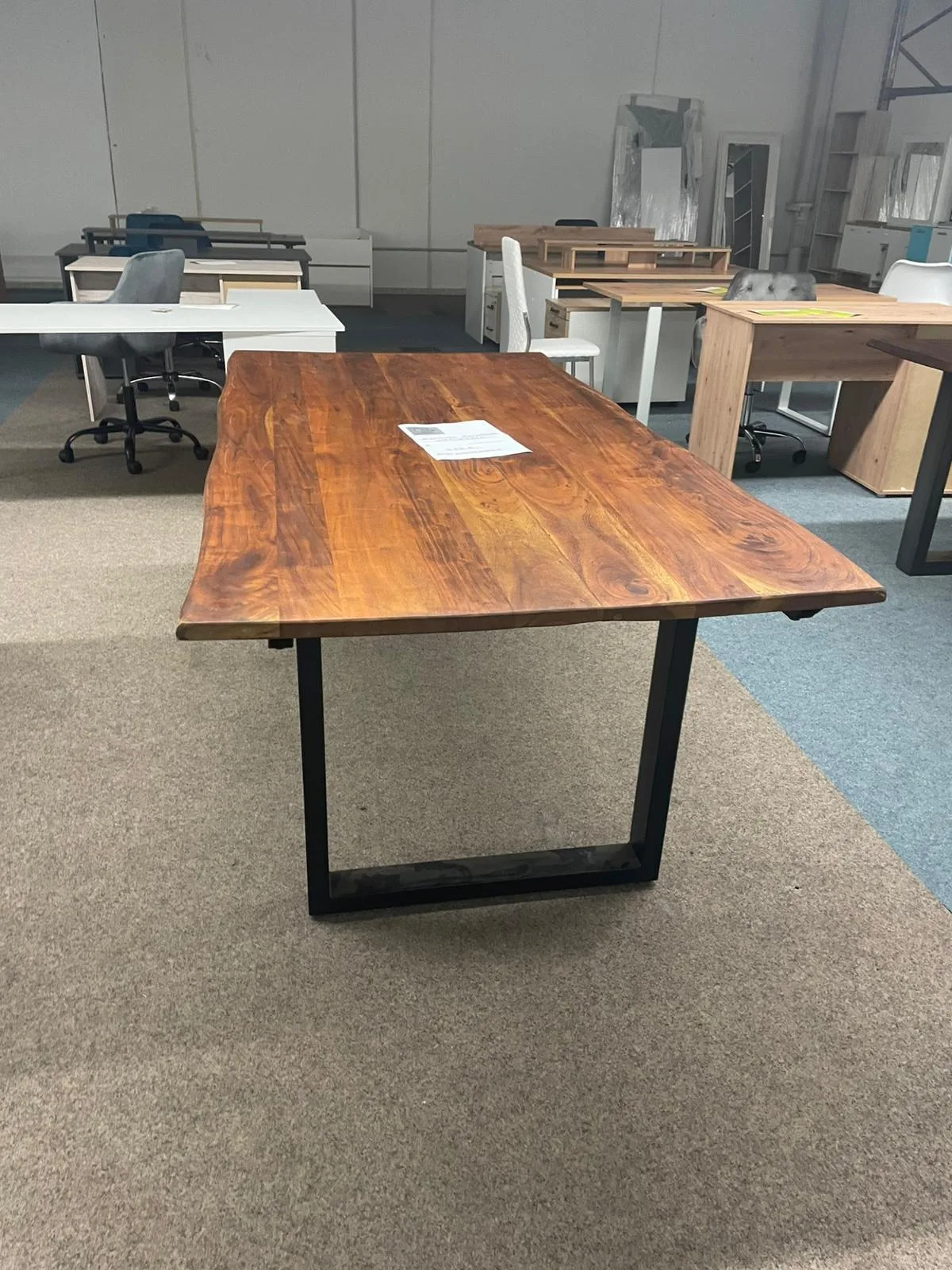 Eleganter Esstisch aus Naturholz - Bild 3