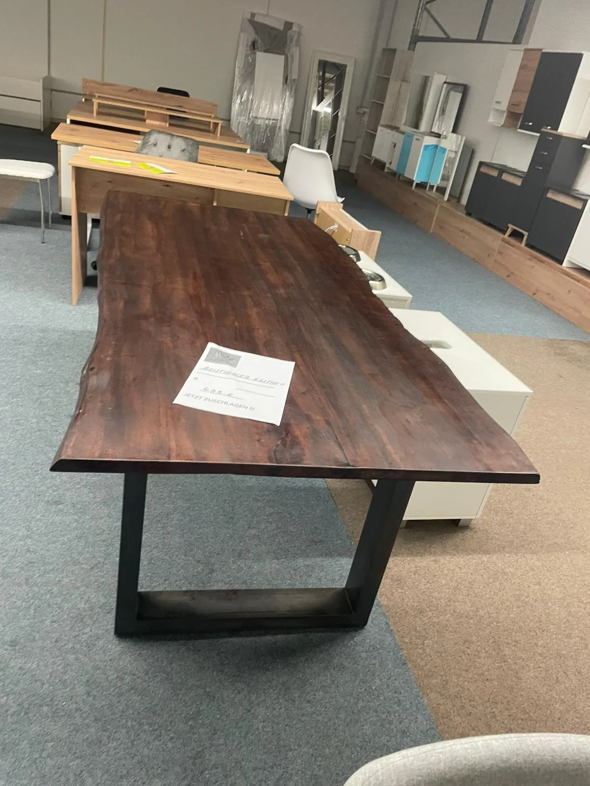 Rustikaler Esstisch aus Massivholz - Bild 3