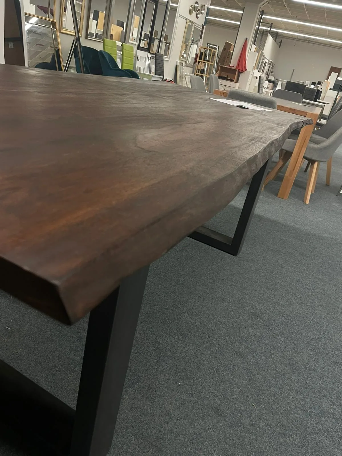 Rustikaler Esstisch aus Massivholz - Bild 4