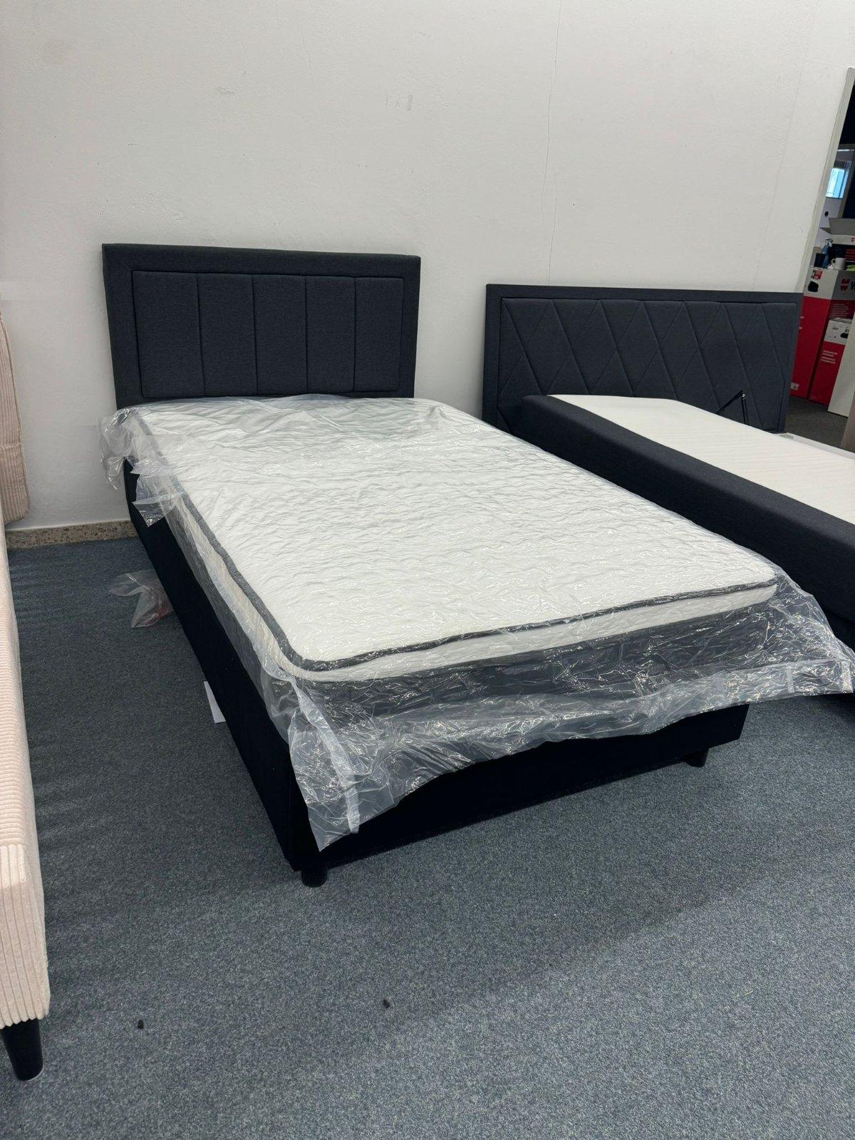 Schwarzes Boxspringbett 90x200 cm inkl. Matratze