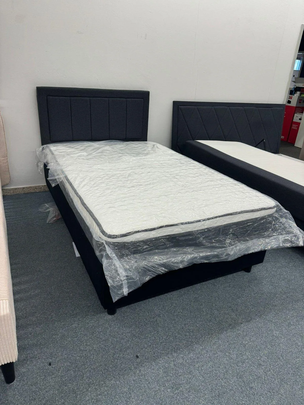 Schwarzes Boxspringbett 90x200 cm inkl. Matratze