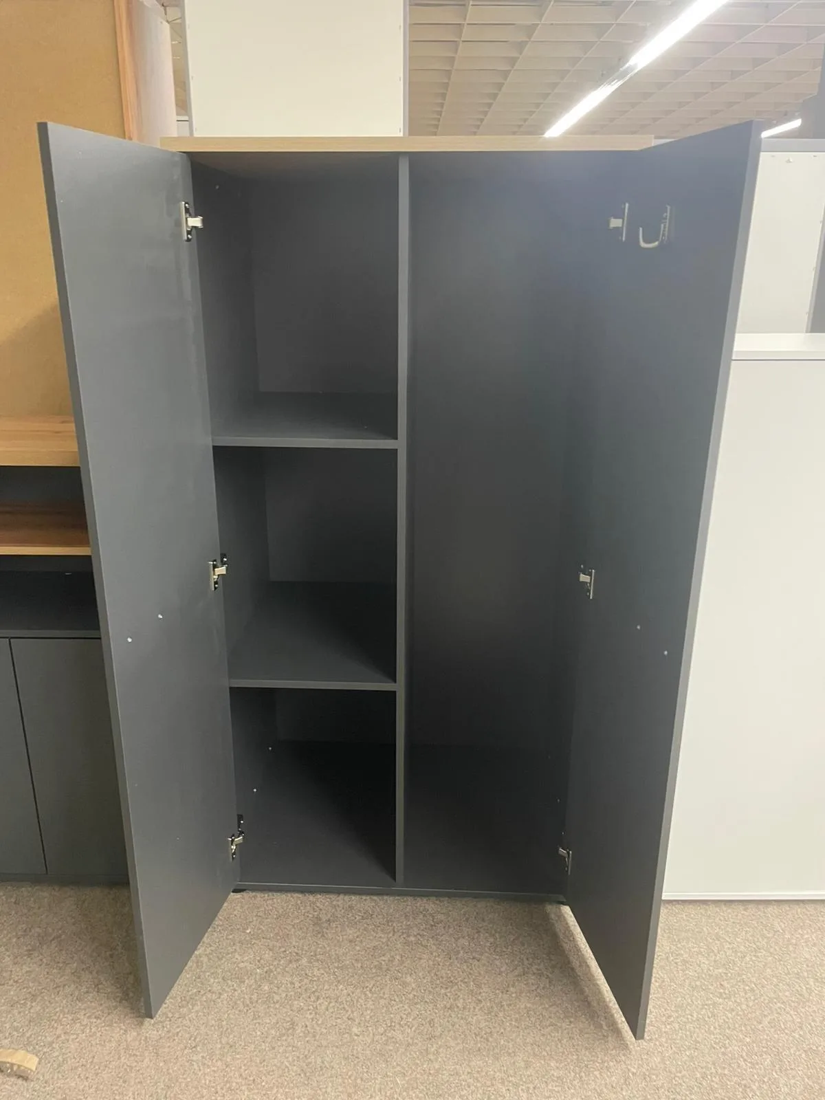 Stylischer Mehrzweckschrank mit 2 Türen - Bild 3