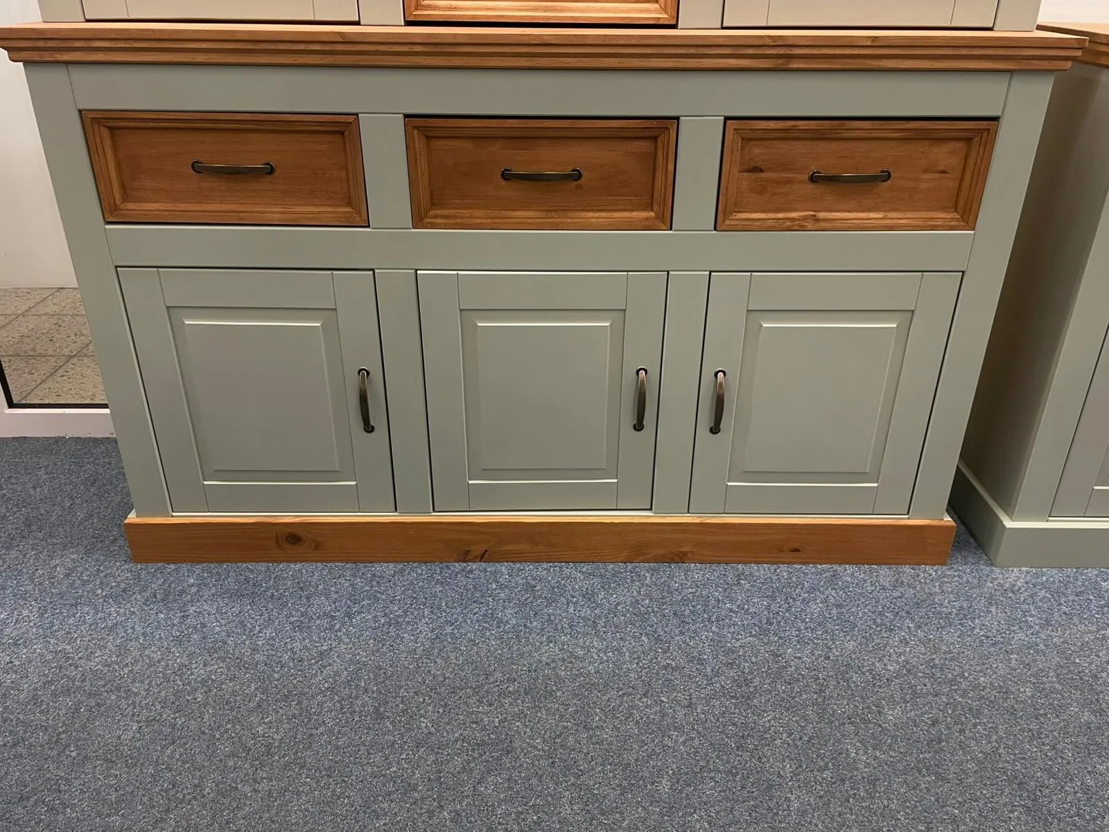 Elegantes Buffet aus Kiefer - Nur 499€!