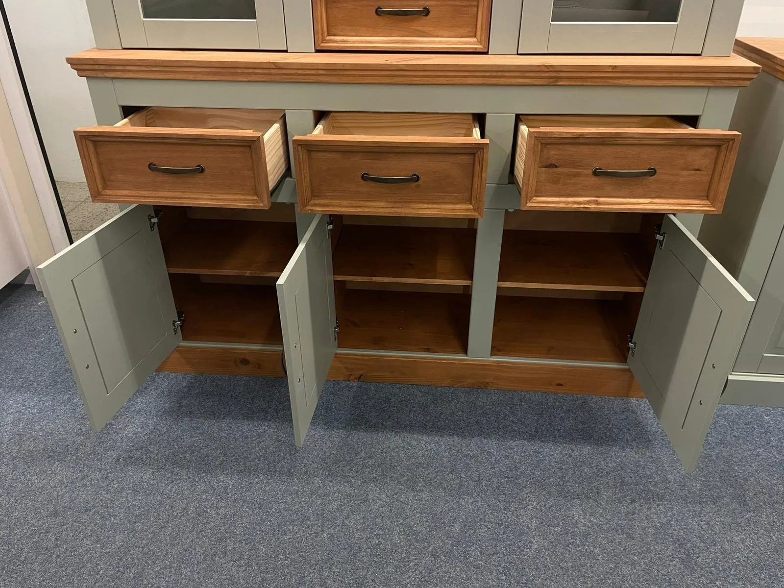 Elegantes Buffet aus Kiefer - Nur 499€! - Bild 2