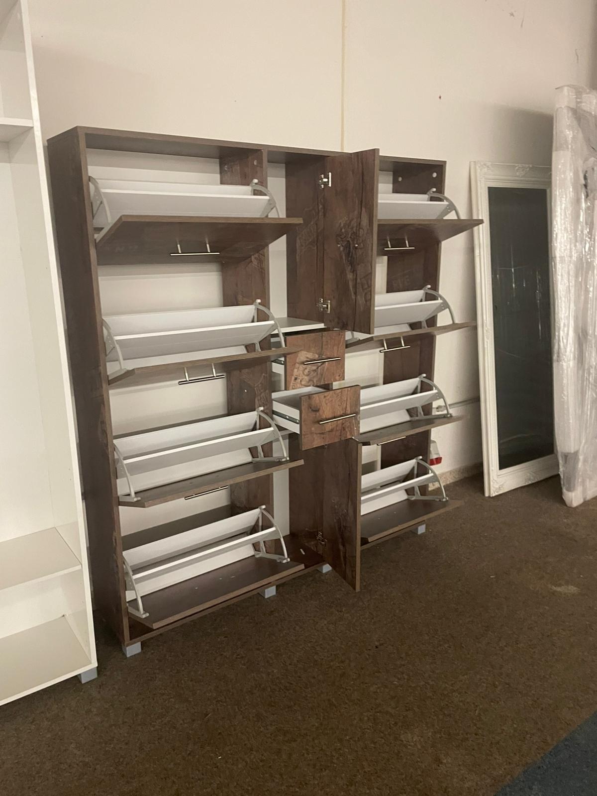 Eleganter Schuhschrank mit 8 Klappen und 2 Türen - Bild 3