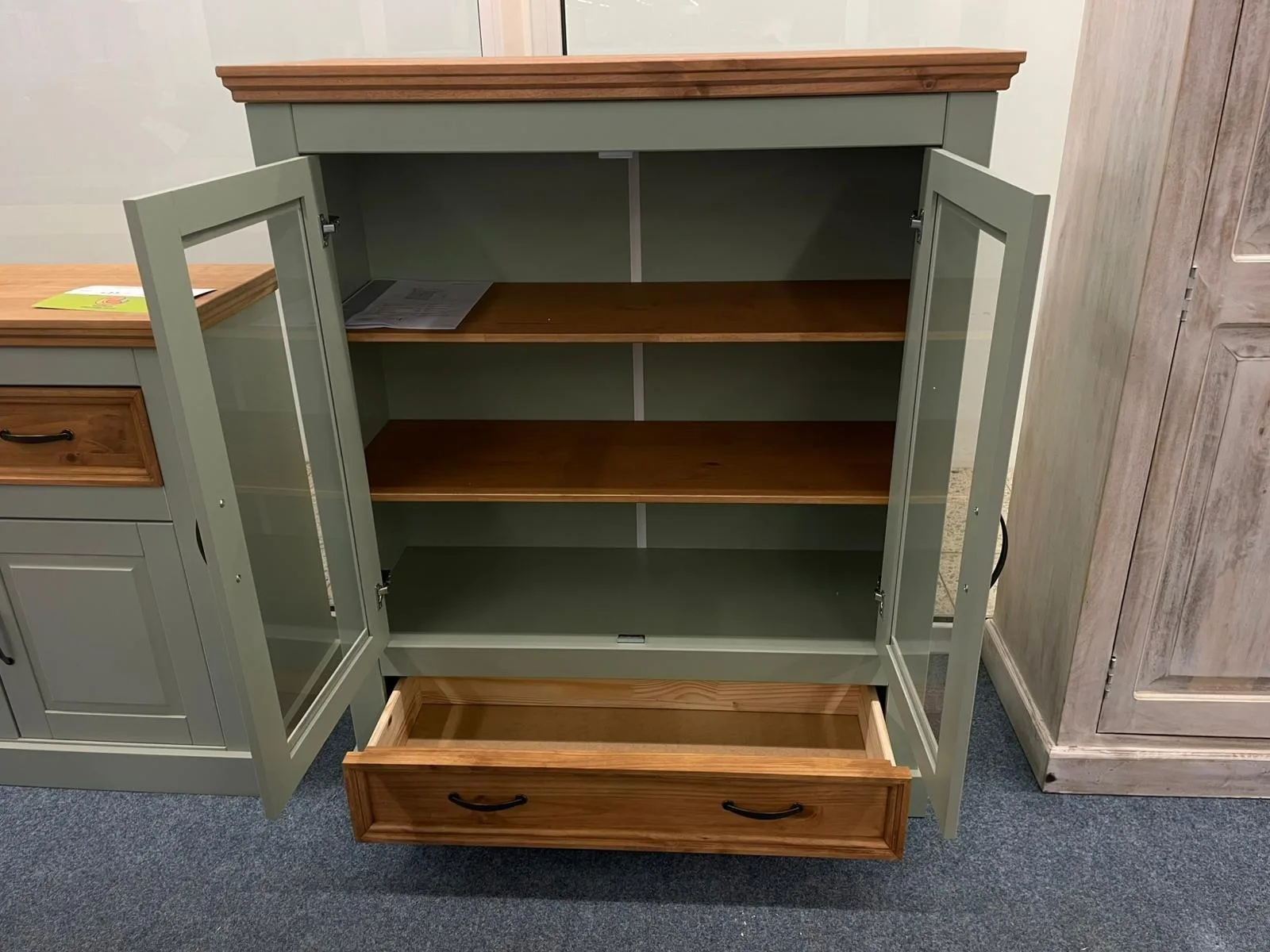 Elegante Vitrine aus Kiefer - Grün - Bild 2