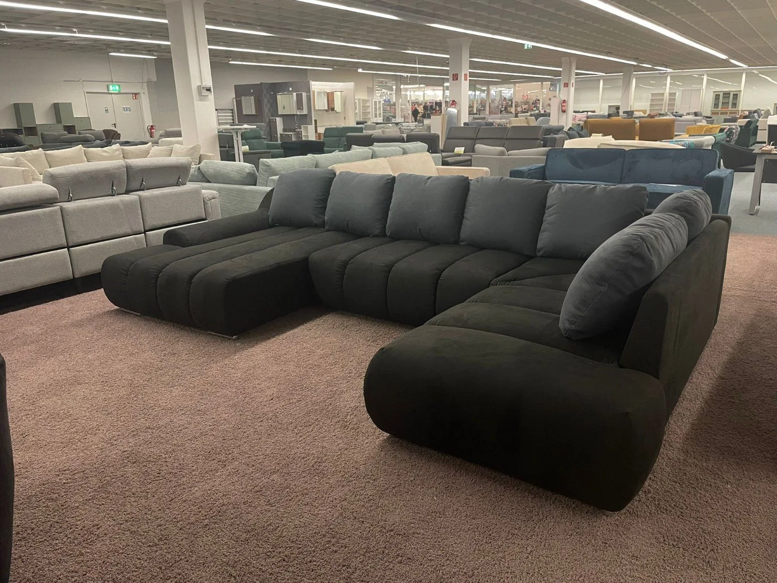 Elegante U-Form Wohnlandschaft in Schwarz/Grau