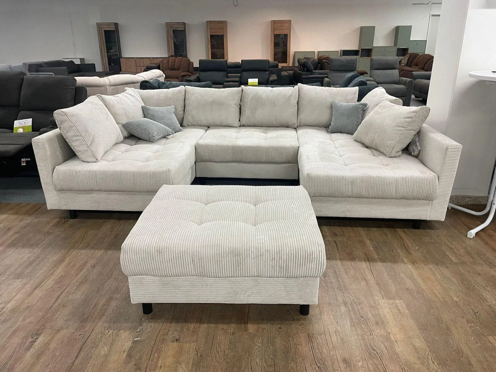 Beige Wohnlandschaft mit Hocker & Kissen - Bild 2