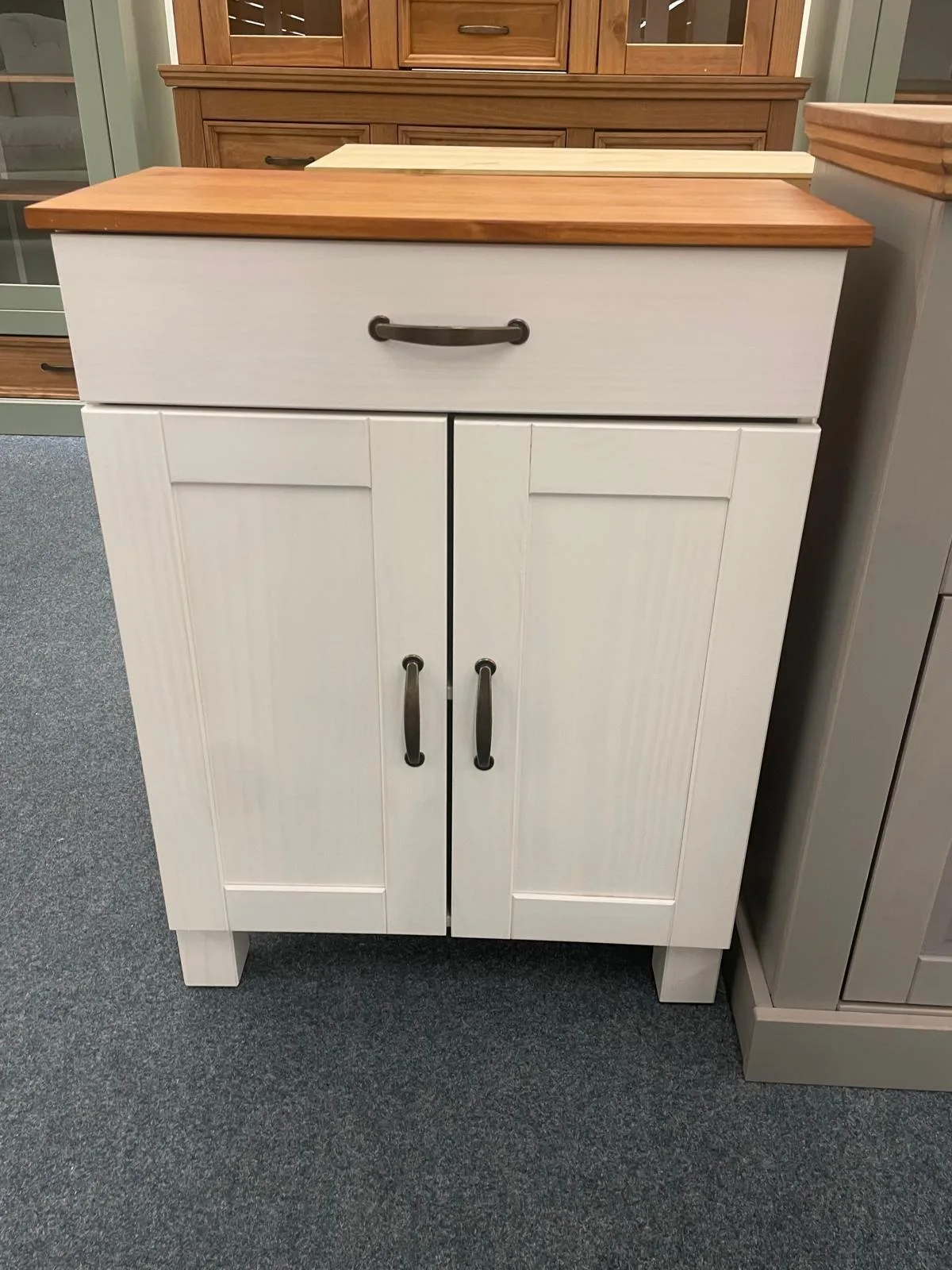 Eleganter Unterschrank aus Massivholz in Weiß