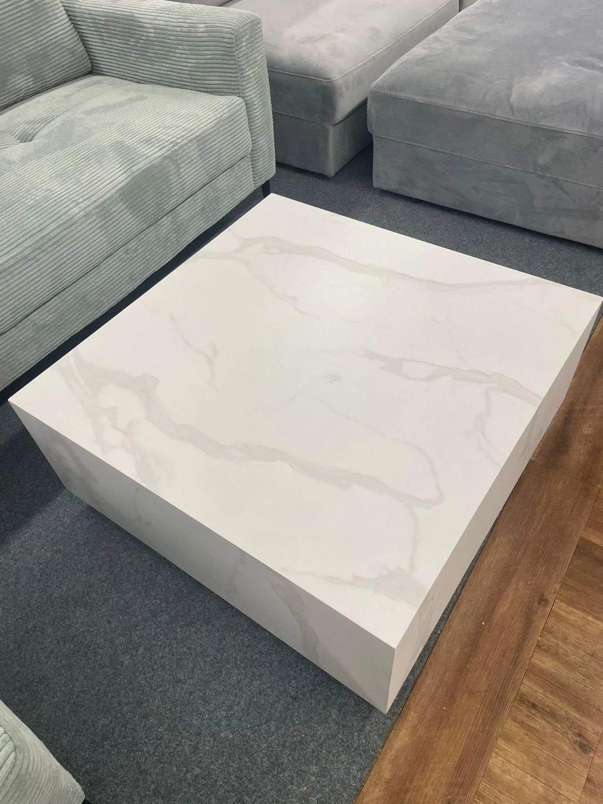 Eleganter Couchtisch in Marmoroptik - Weiß