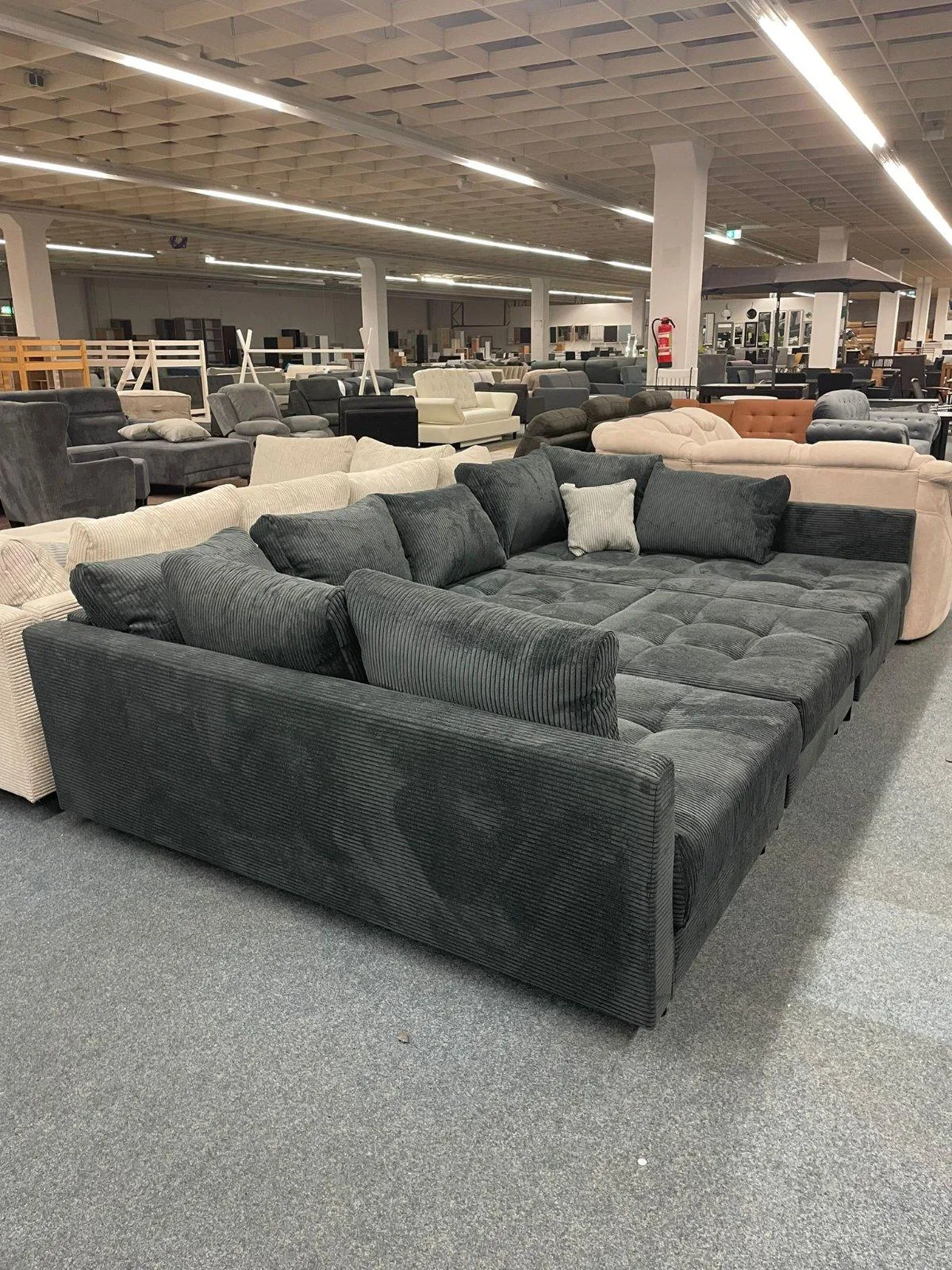 Elegante Wohnlandschaft mit Hocker - Anthrazit - Bild 3