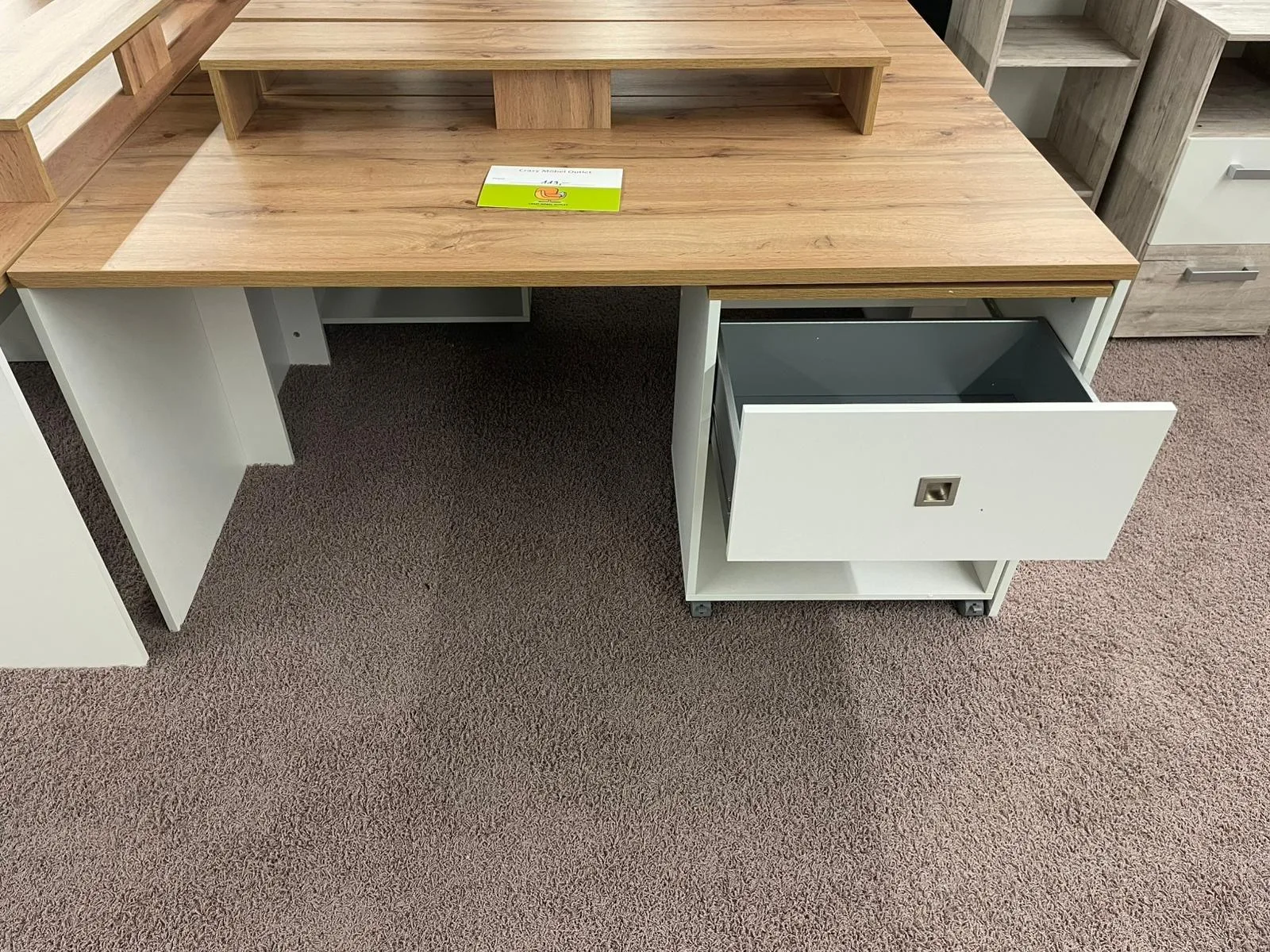 Moderner Schreibtisch mit Rollcontainer und Monitorständer