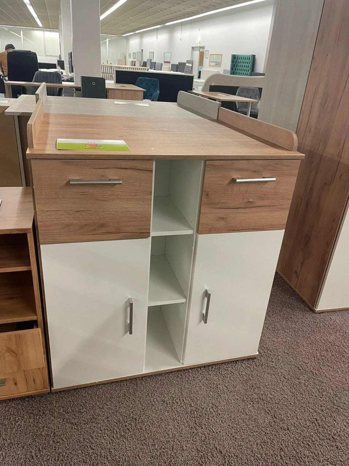 Moderne Wickelkommode in Weiß und Holz