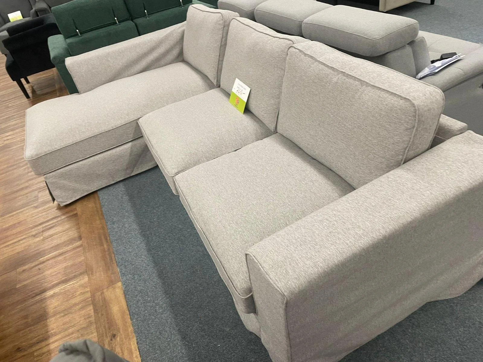 Elegantes Ecksofa in Grau mit Kissen - Bild 2