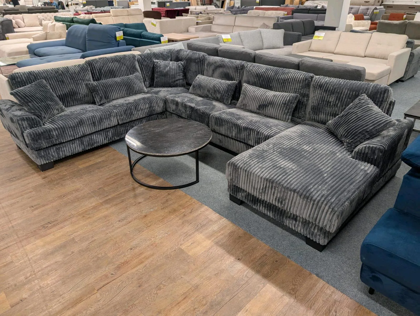 XXL Wohnlandschaft mit Cordbezug