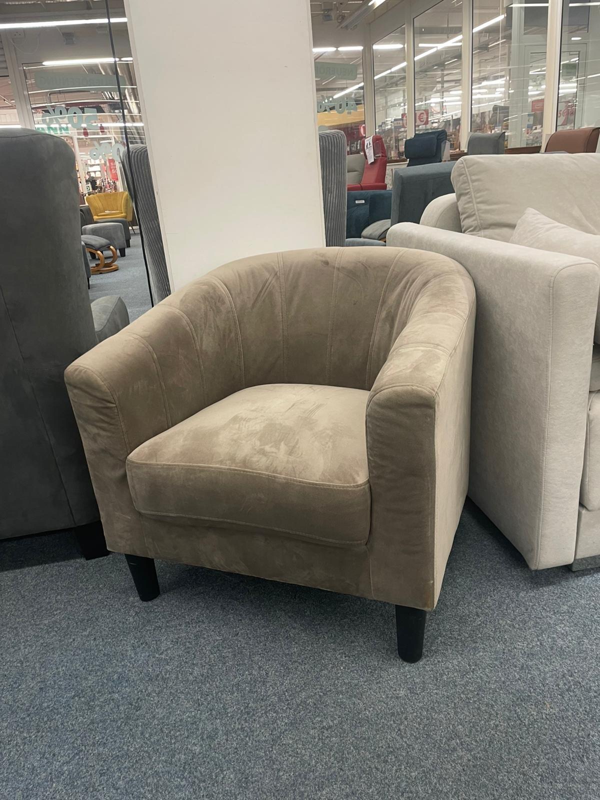 Eleganter Cocktailsessel mit Massivholzfüßen - Bild 2