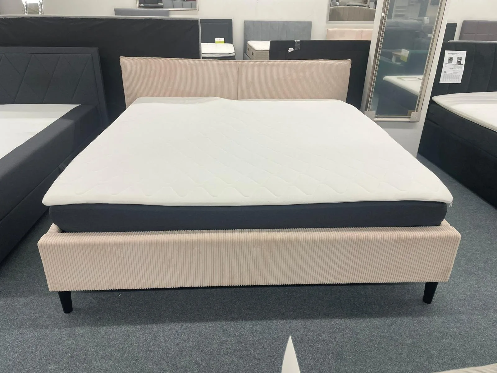 Cord Bett 180x200 inkl. Lattenrost & Matratze