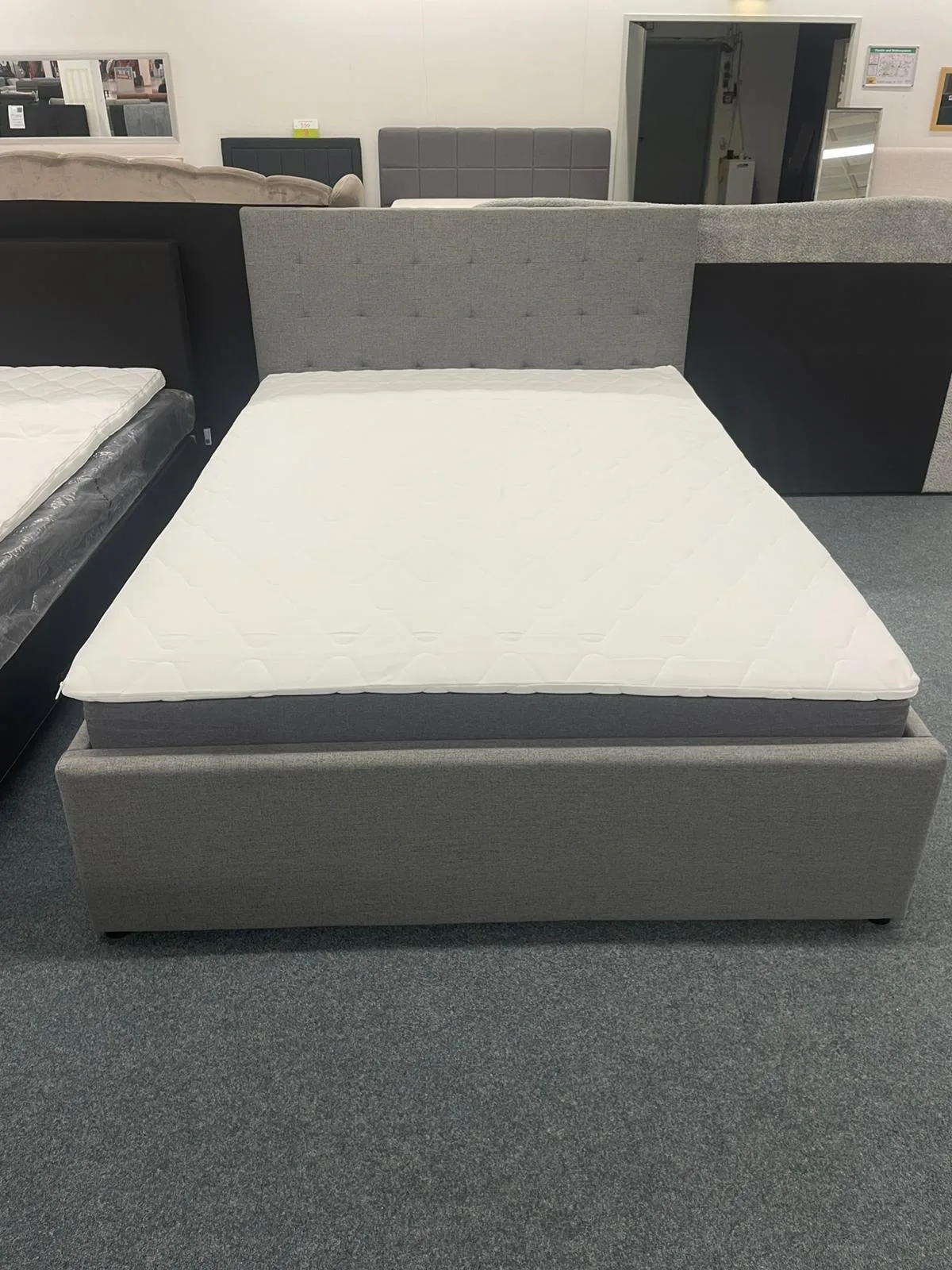 Polsterbett 140x200 cm mit Matratze & Lattenrost