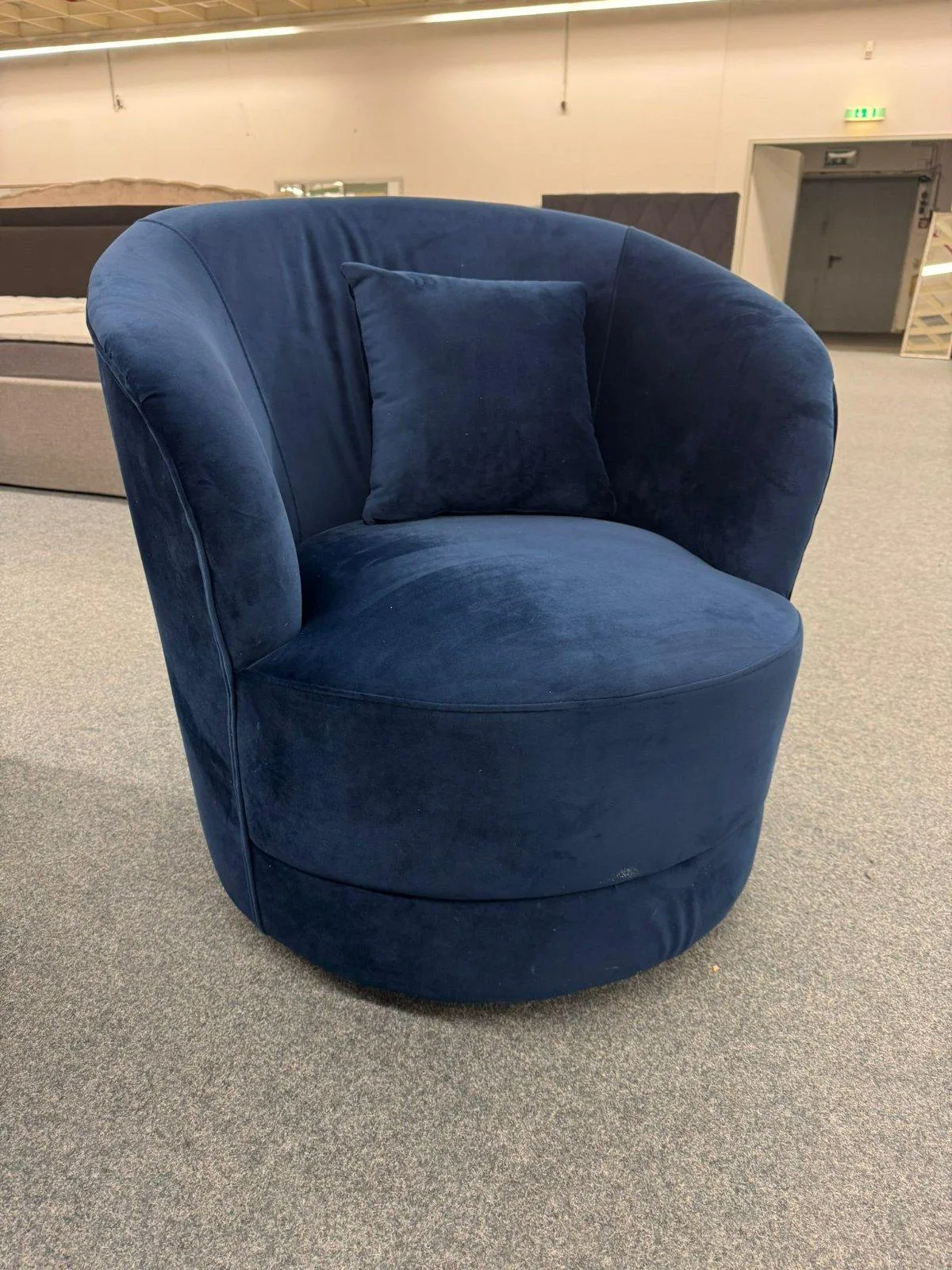 Eleganter drehbarer Cocktailsessel in Blau - Bild 2