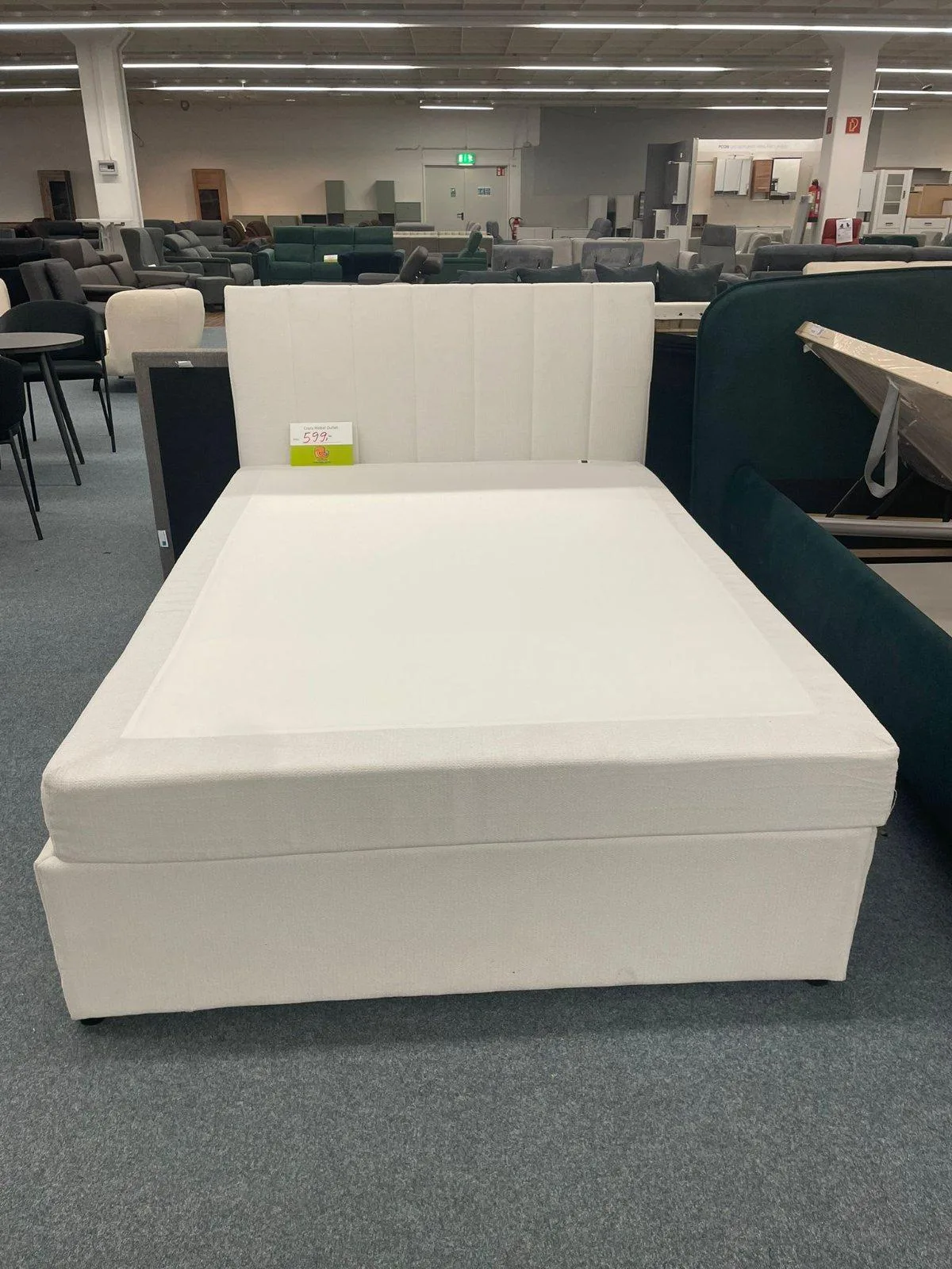 Elegantes Bett 140x200 cm mit Matratze - Bild 2