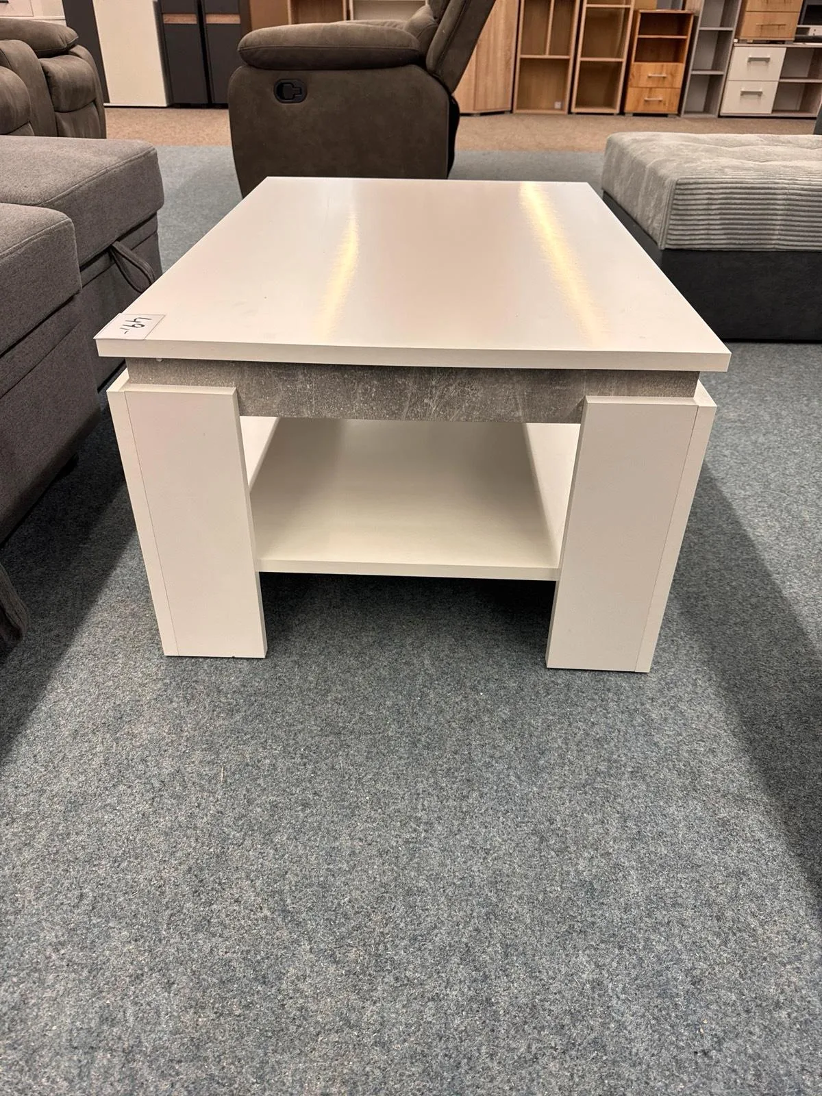 Eleganter Couchtisch in Betonoptik - Bild 3