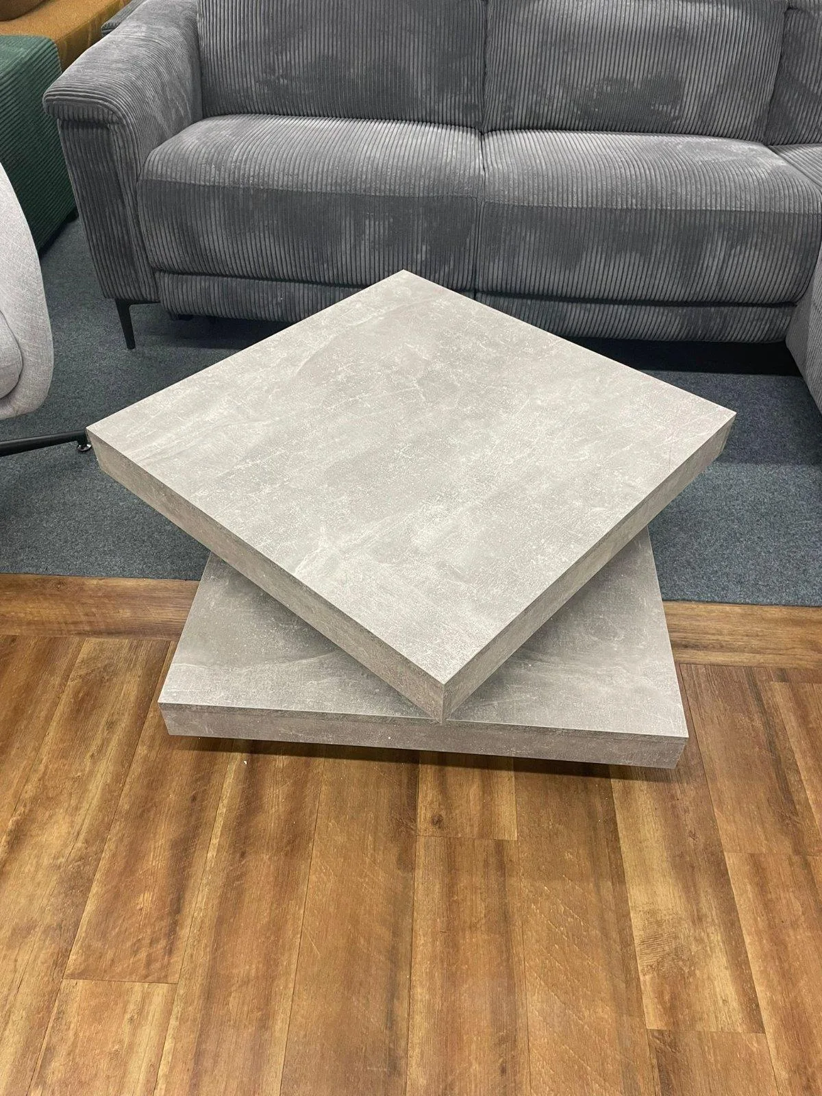 Drehbarer Couchtisch in Betonoptik - Bild 2