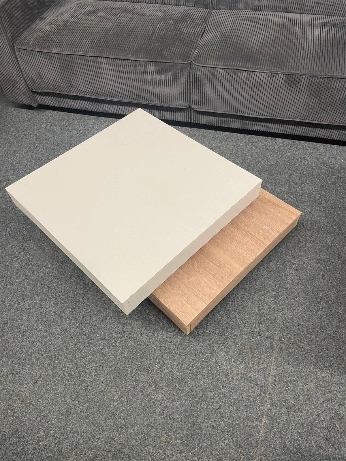 Eleganter 360° drehbarer Couchtisch in Weiß - Bild 2