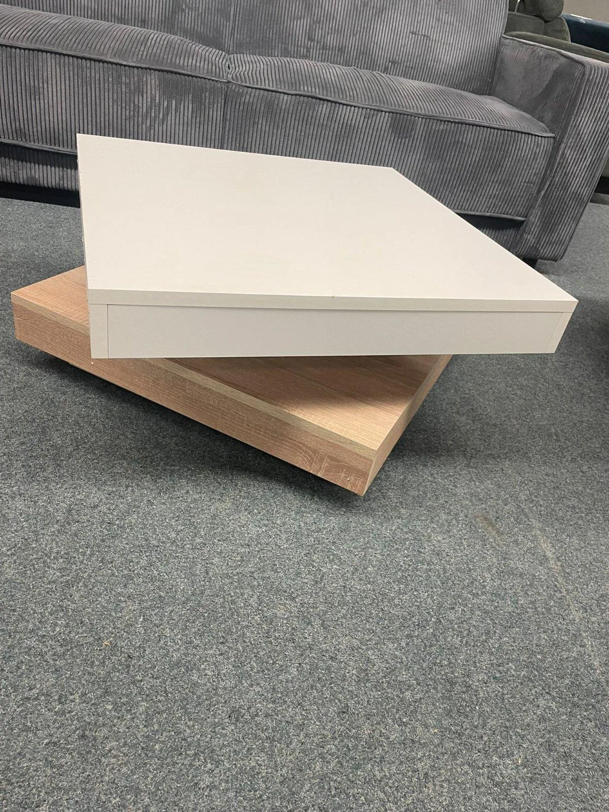 Eleganter 360° drehbarer Couchtisch in Weiß - Bild 3