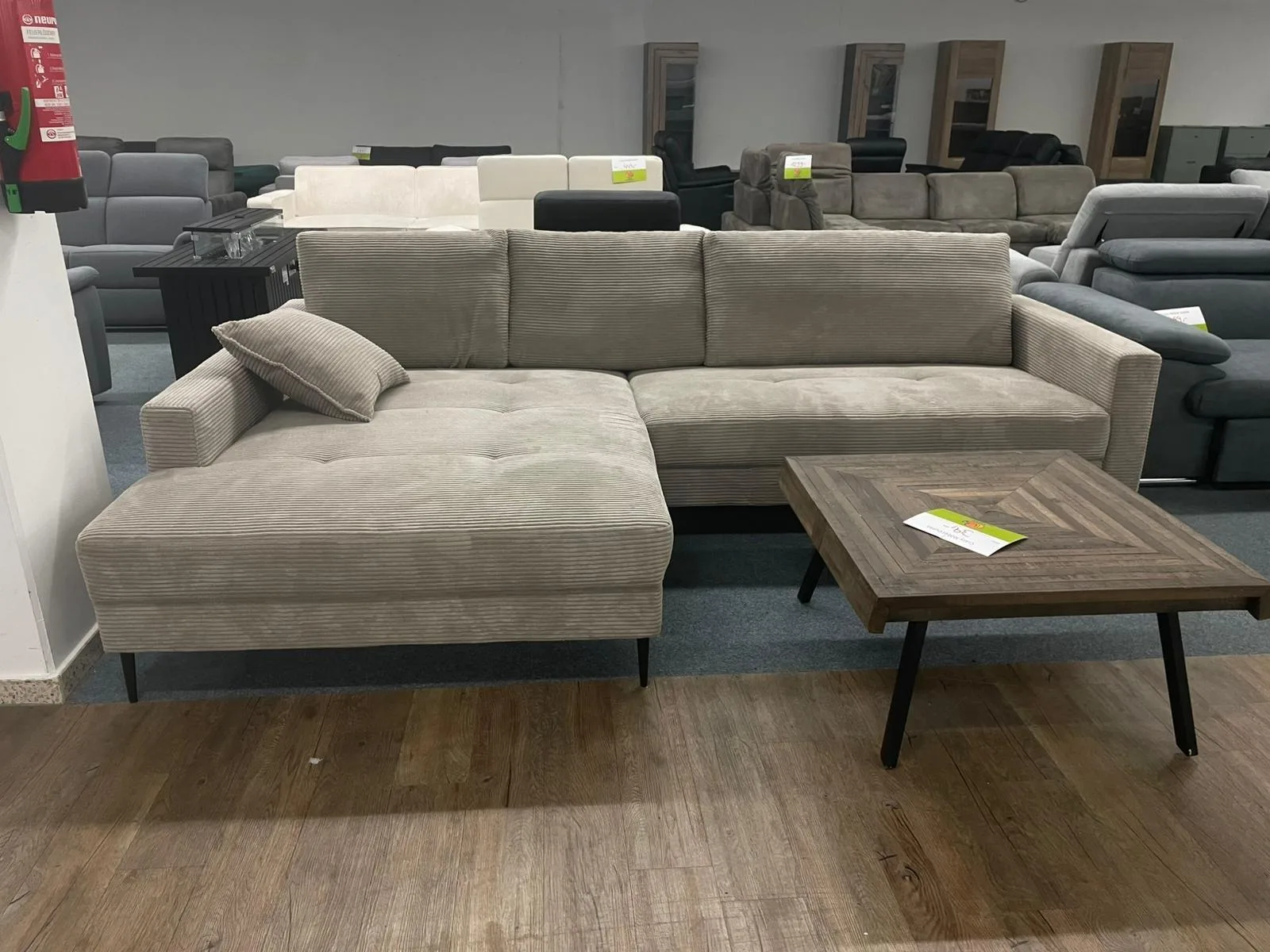 Beiges Cord-Ecksofa inkl. Kissen