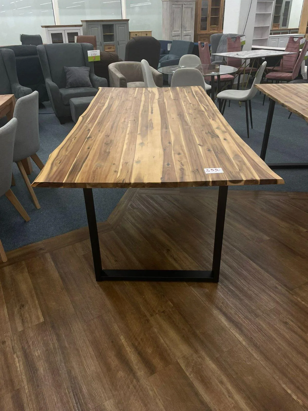 Esstisch Akazie massiv mit Baumkante 200x100